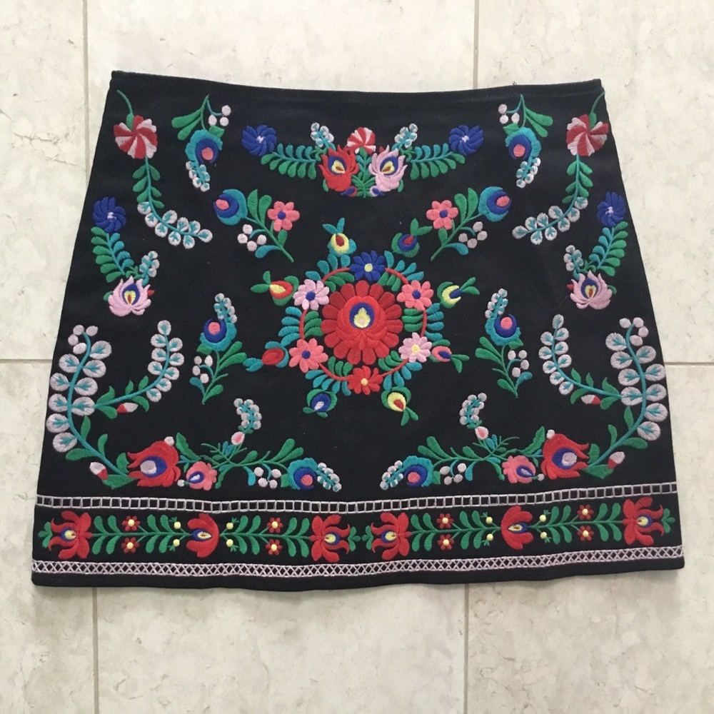 NWT $62 VELZERA black embroidered mini skirt 4 M